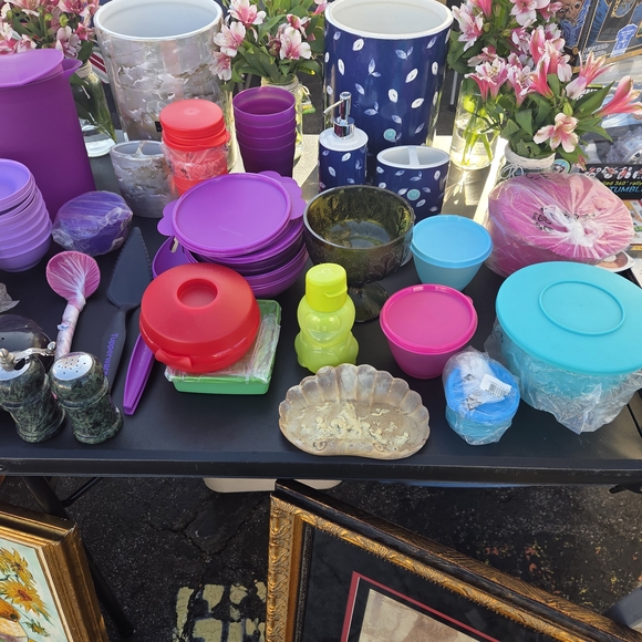 Tupperware Black Garlic Storage Container - Picture 4 of 4